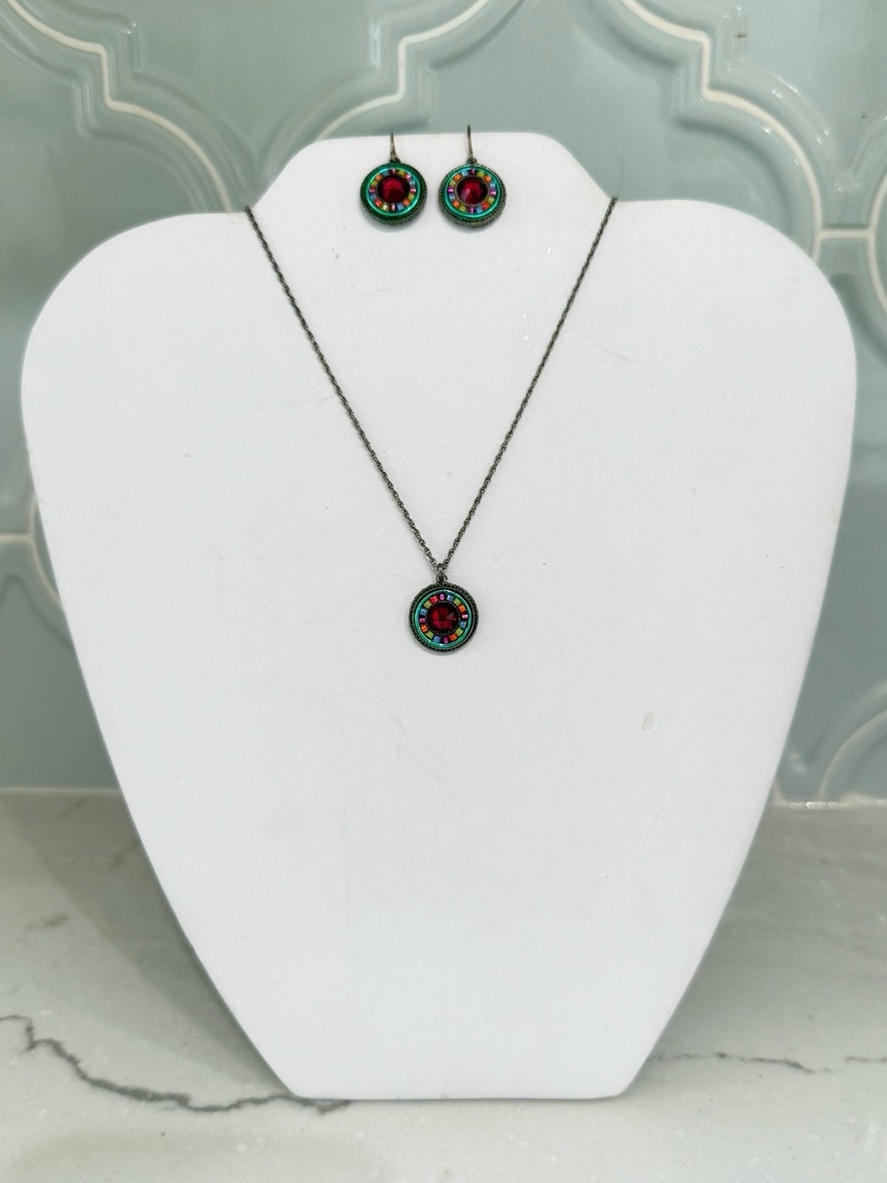 Firefly Jewelry Multicolor, La Dolce Vita, Round Pendant Necklace & Earrings - Picture 3 of 3